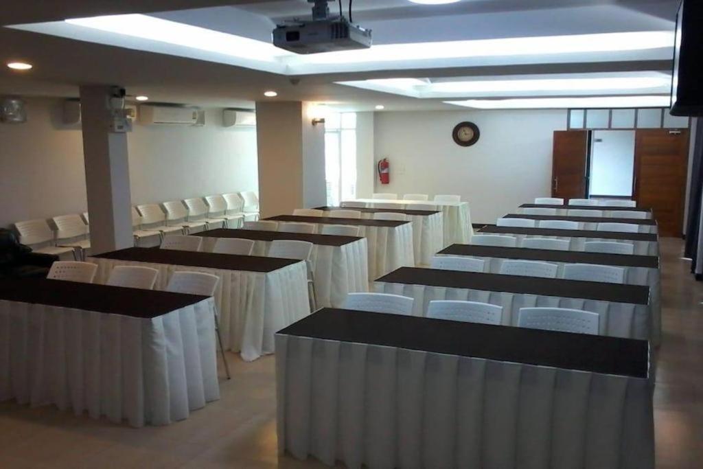 קנצ'נבורי Eurotel Hotel מראה חיצוני תמונה